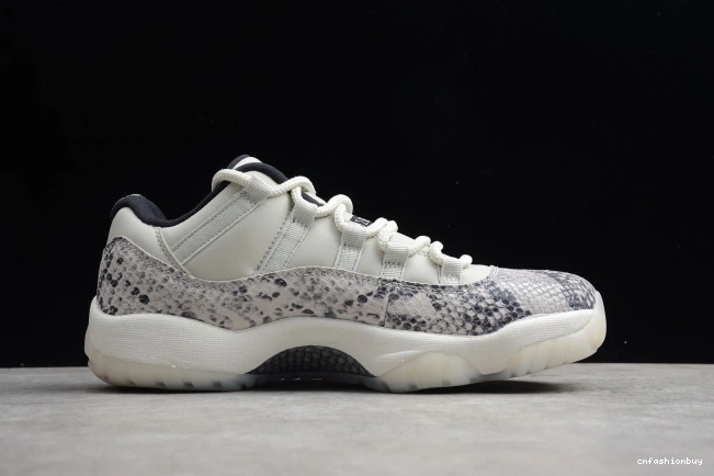 Bone Low 11 Air Light Snake CD6846-002 SE Jordan 1007